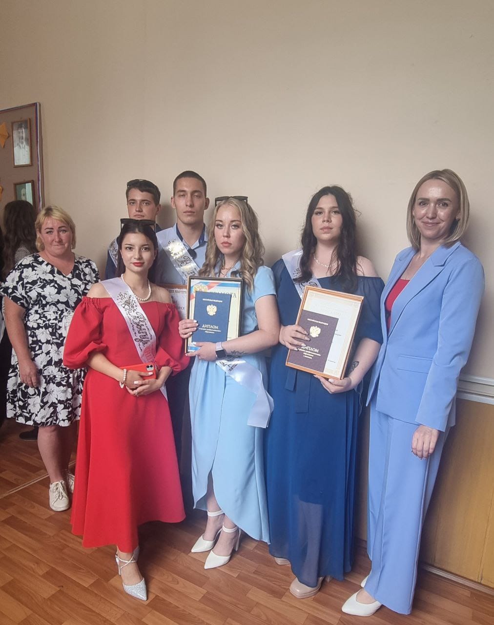 Вручение дипломов в Сергиевском сельскохозяйственном техникуме Вручение дипломов в Сергиевском сельскохозяйственном техникуме
